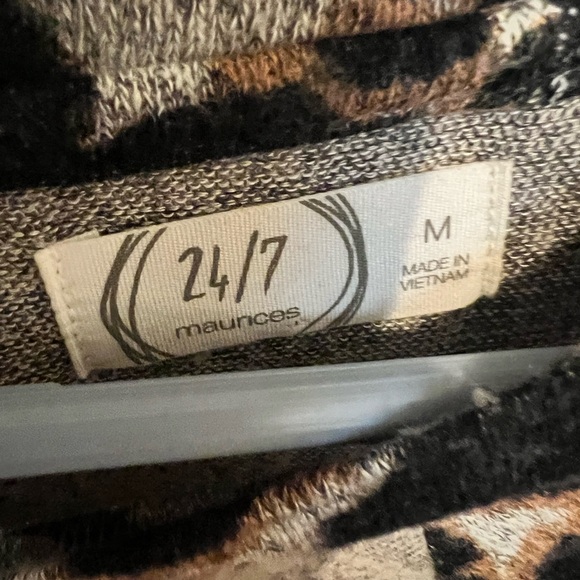 Maurices Medium 24/7 Grey Leopard and Plaid Long Sleeve Shirt - Picture 9 of 10